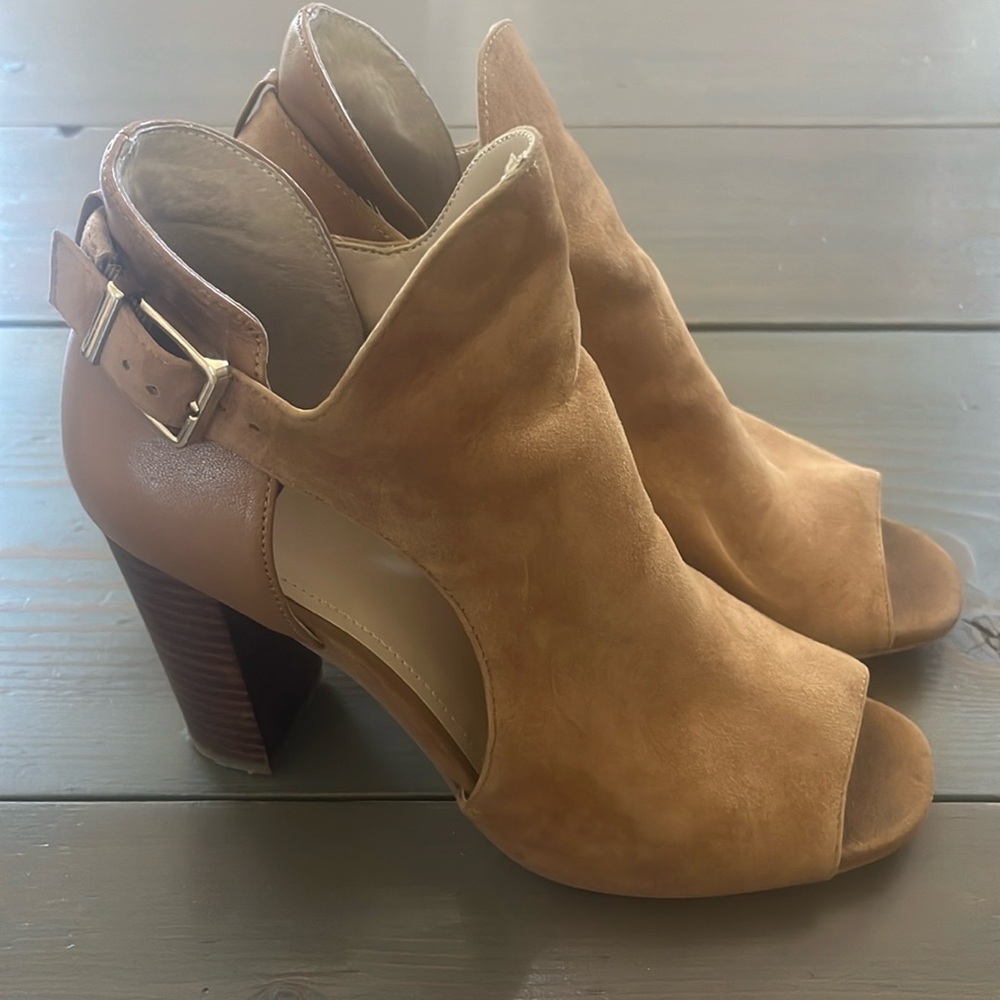 White House Black Market Tan Charleston Peep-Toe Booties Sz 8